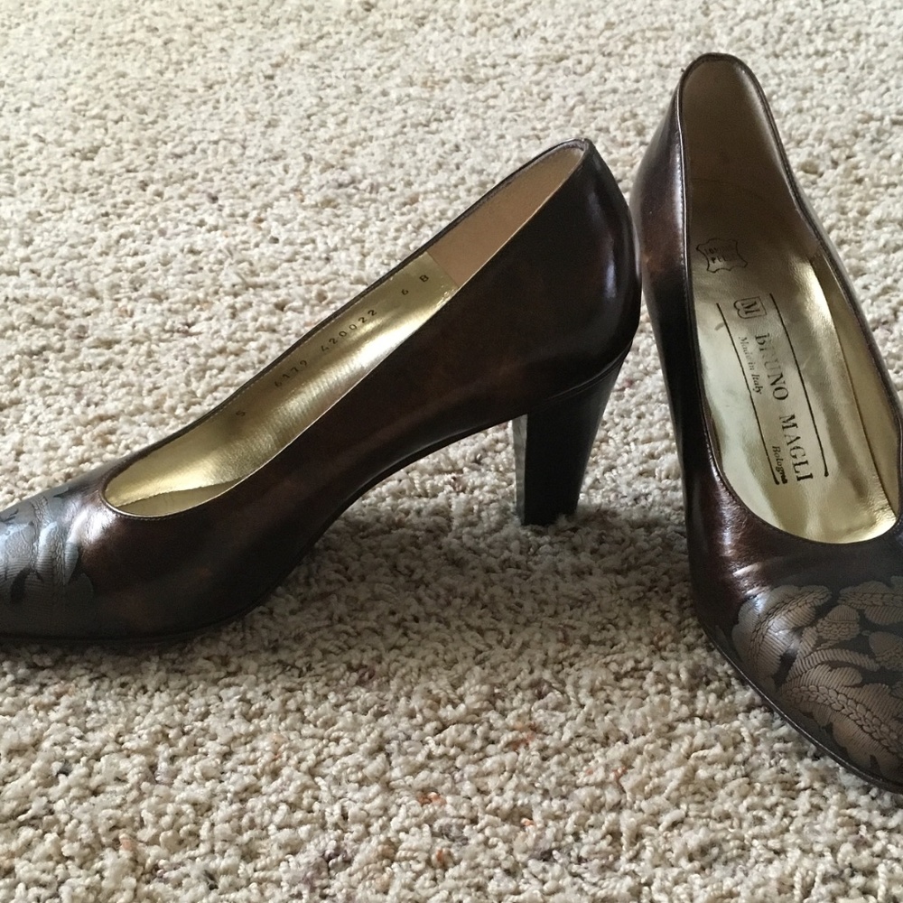 Bruno Magli Pumps Bronze size 6 - Picture 11 of 11